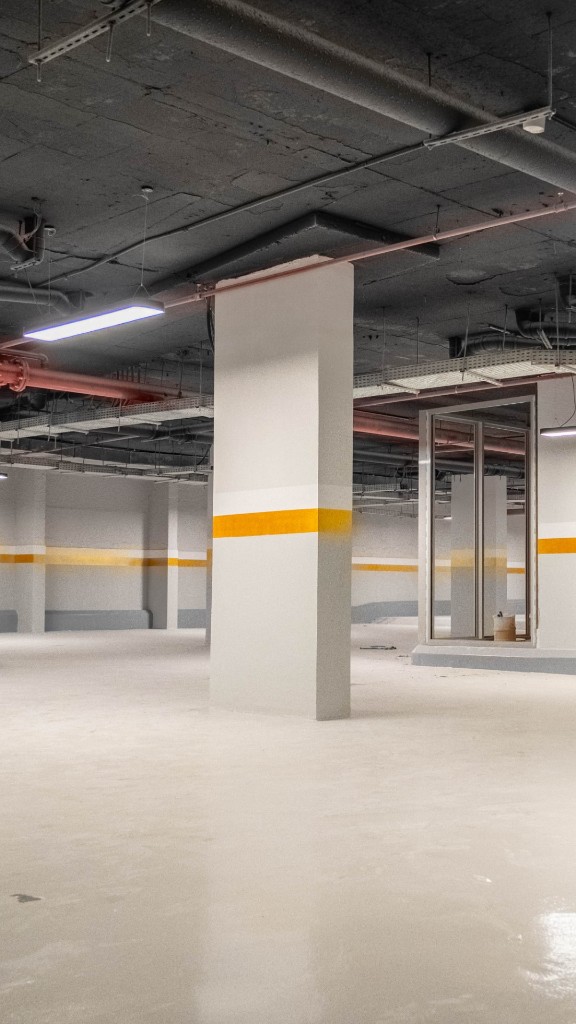 شقق مساحات واسعة للبيع الرياض: كيف تختار وحدة تُعاش لا تُقاس فقط؟ 9 مواقف واسعة تحت الأرض في مشروع شقق بالرياض